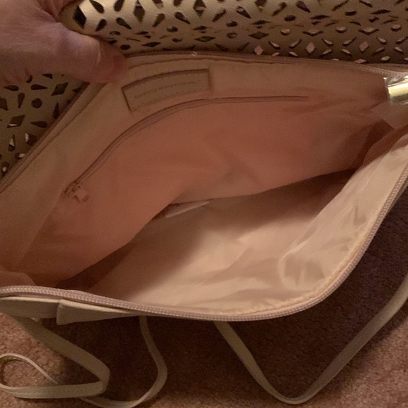 Beauty Boutique Laser Cut Flap Crossbody Bag with Shoulder Strap in pink NWOT - Picture 7 of 17